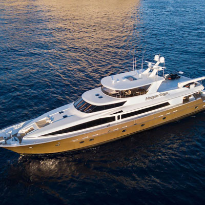 Luxury Cruiser Yacht