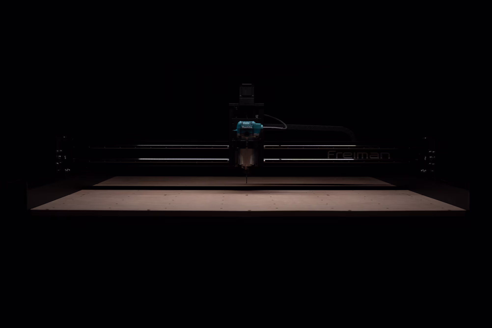 Nosotros - Imagen del Equipo LíaX Router CNC con fondo negro para el Newsletter.