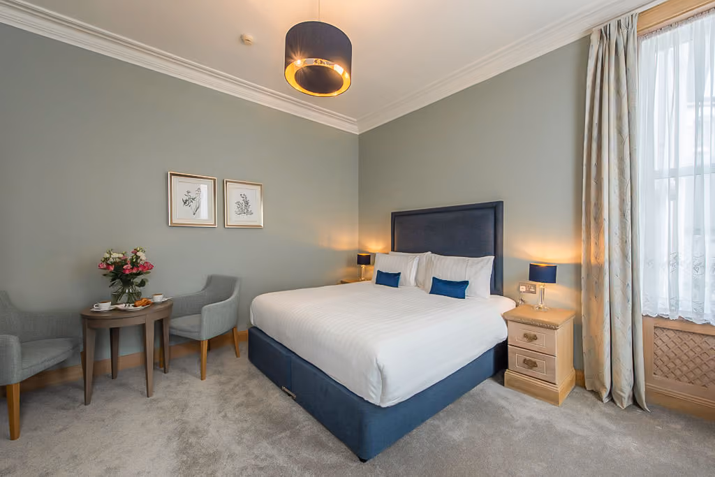 Spacious doube room in Hotel Collingwood Bournemouth