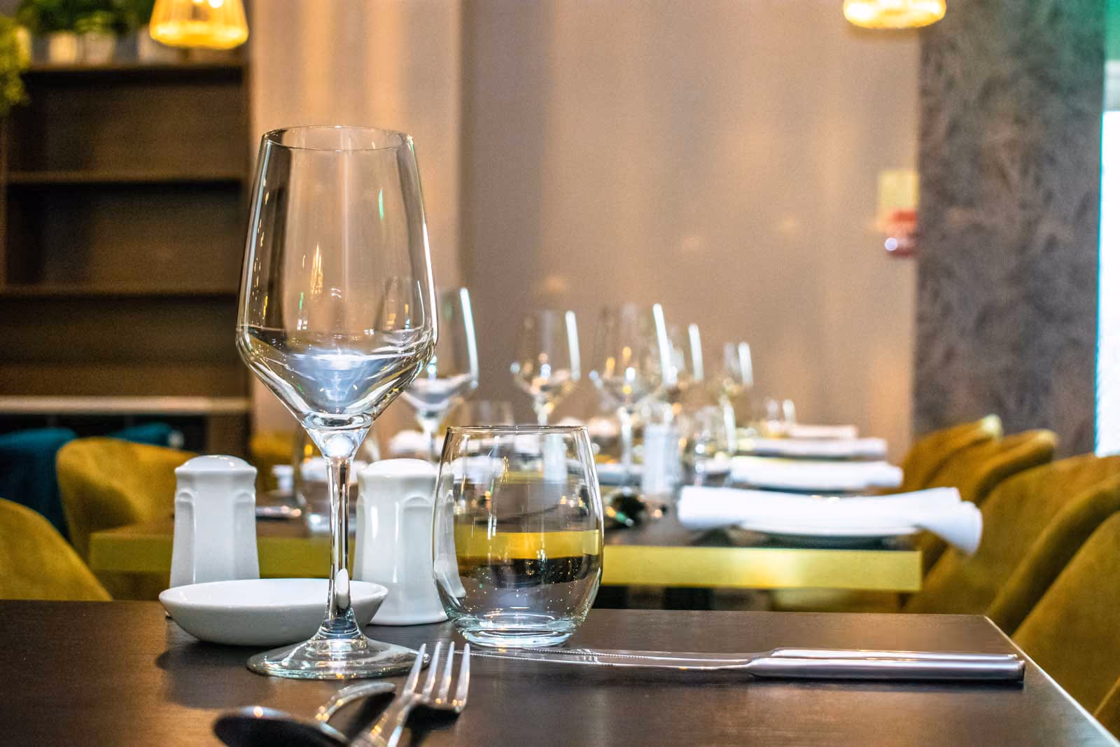 Dining at the Hotel Collingwood in Bournemotuh