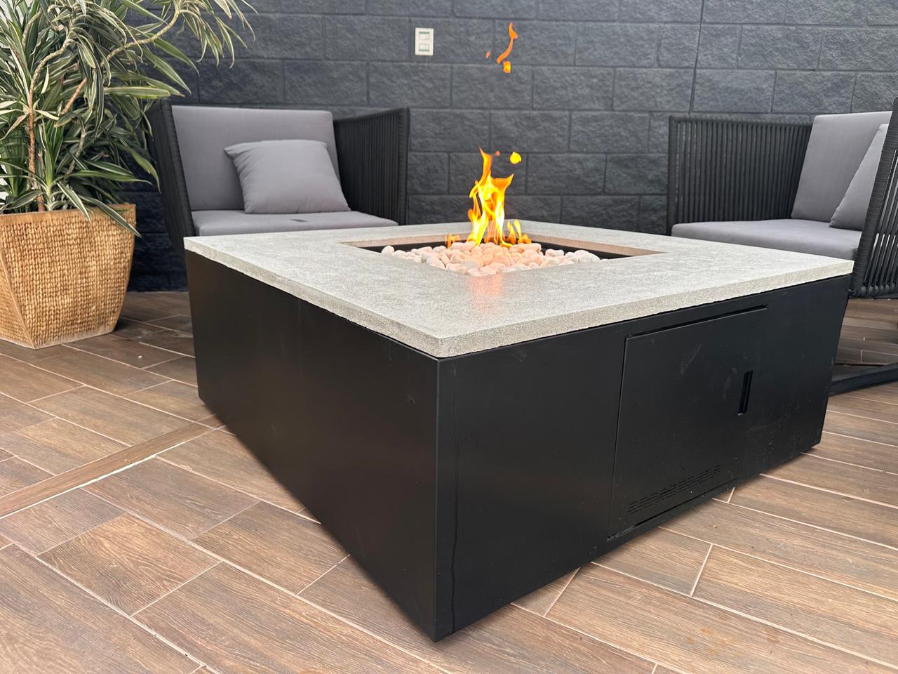 Square Firetable Concreto (Firepit a gas en metal con cubierta de Concreto GFRC) 