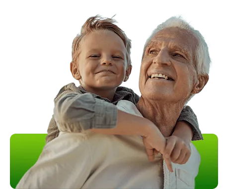 idoso brincando com o neto