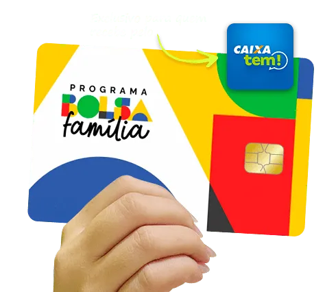 mão_segurando_cartão_do_bolsa_família