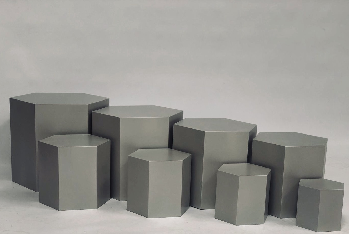 Hexagonal nesting plinths
