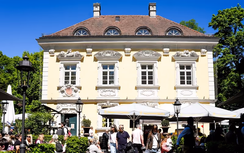 Bamberger Haus im Sommer von außen