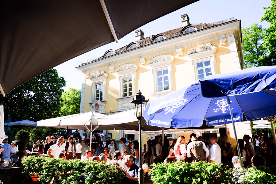 Bamberger Haus im Sommer von außen