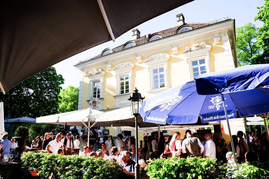 Bamberger Haus im Sommer von außen