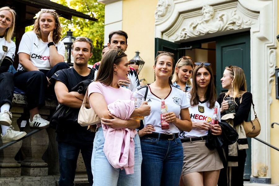 WM live im Biergarten