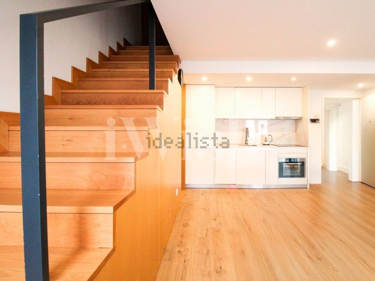 Apartamento T1 Duplex à venda na Rua de Camões, 554