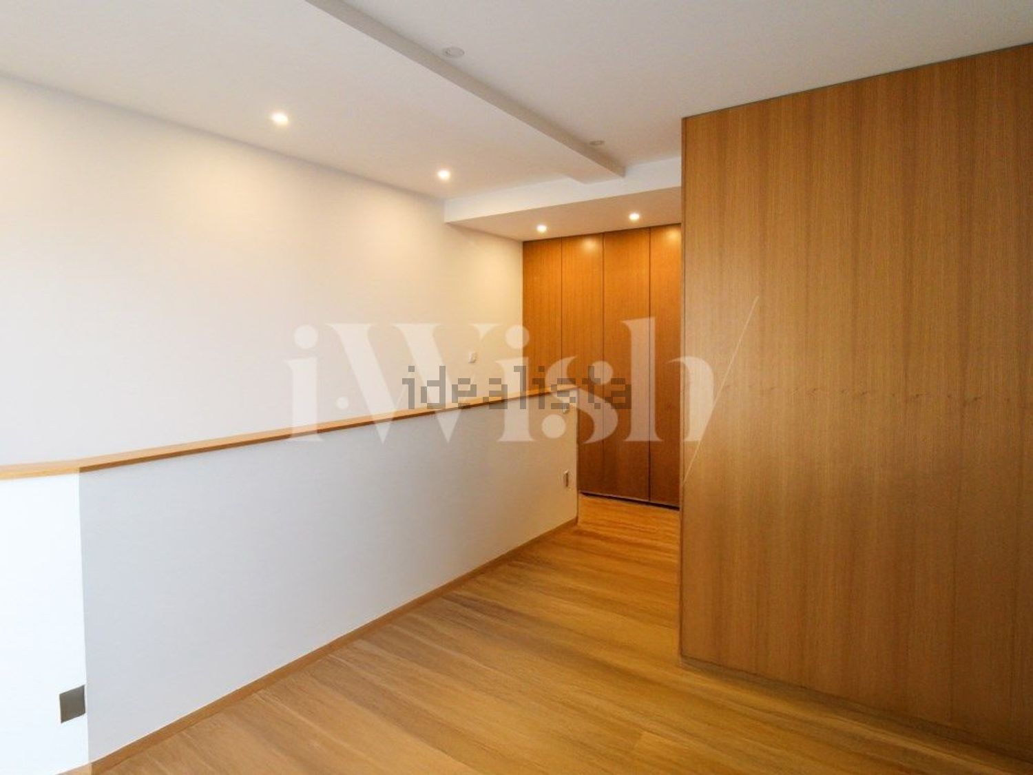 Apartamento T1 Duplex à venda na Rua de Camões, 554
