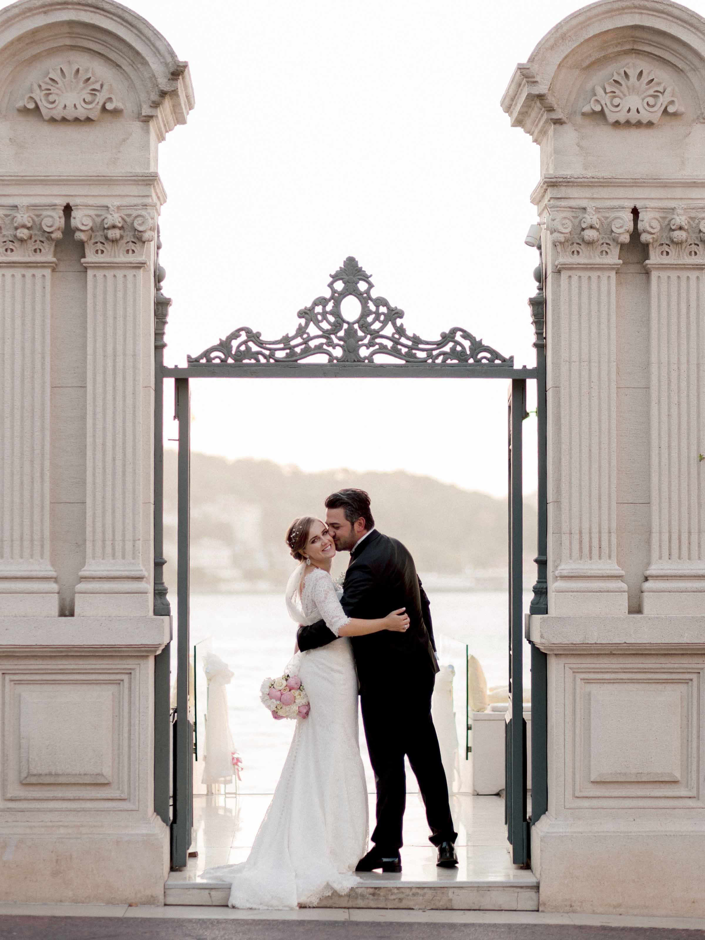 Bride with bouquet, Casa Lavanda, Istanbul
