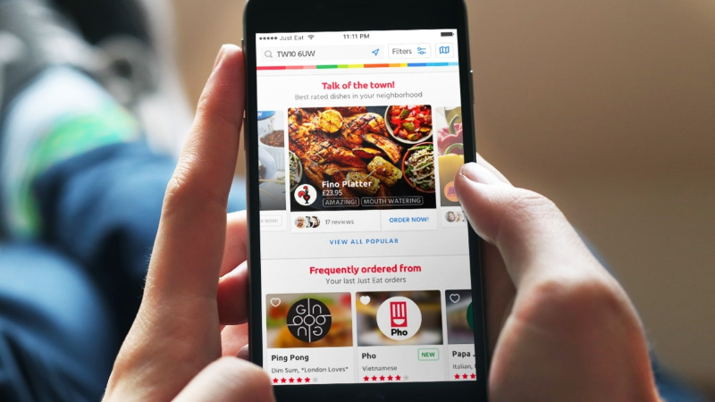 Smartphone screen showing a food delivery app with popular dishes and frequently ordered restaurants.