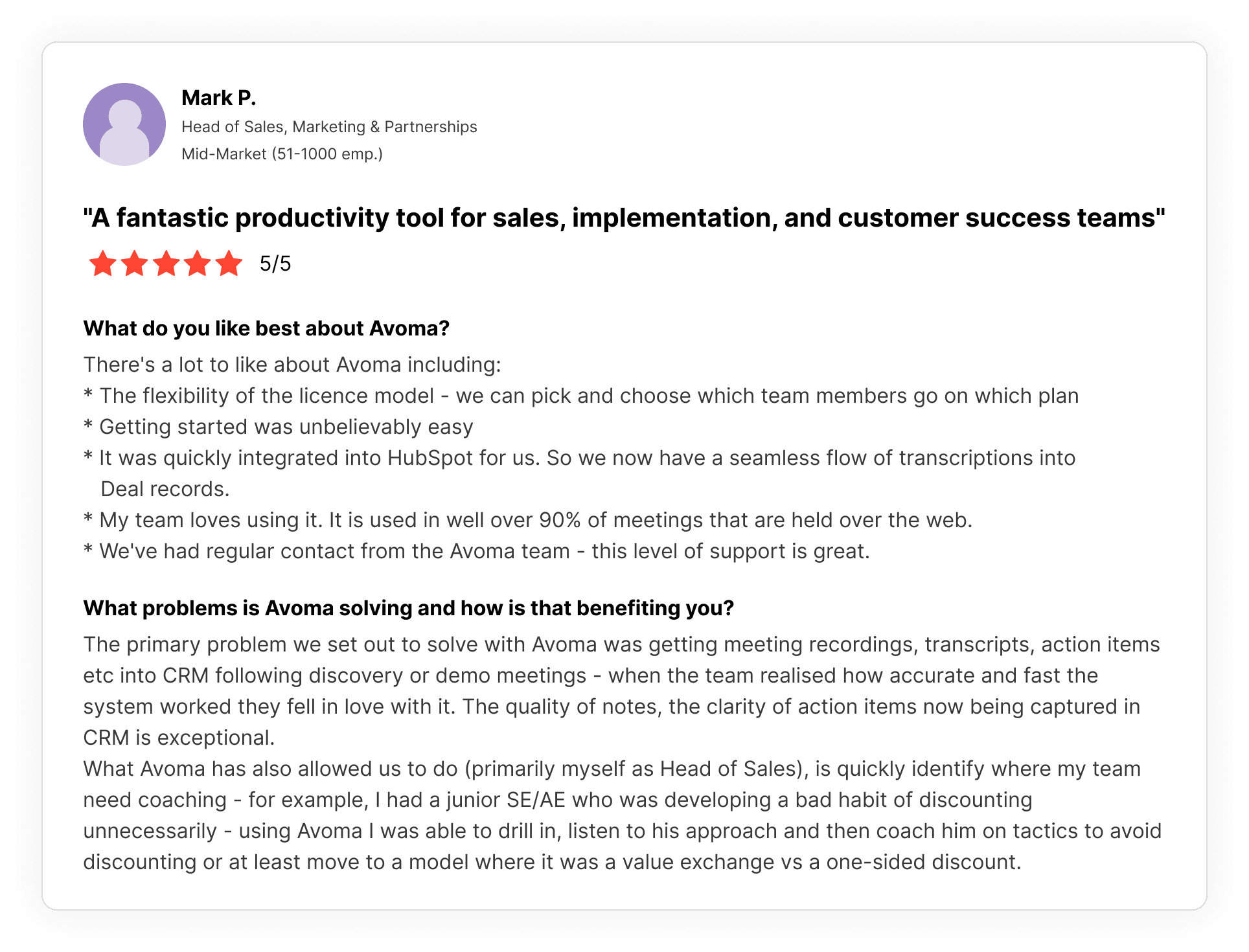 Screenshot of a G2 review praising Avoma’s quick HubSpot integration and automatic syncing of transcripts and action items.