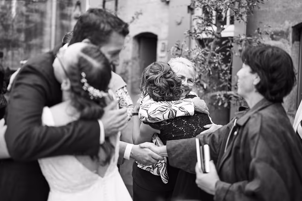 Vreugde en lol tijdens bruiloftfeest