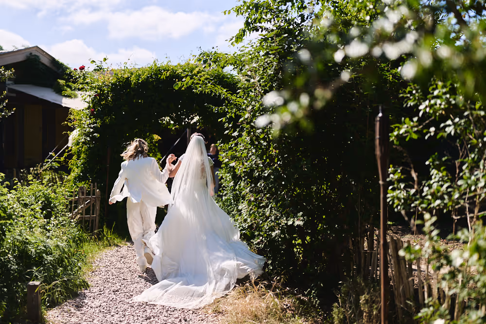 Vreugde en lol tijdens bruiloftfeest