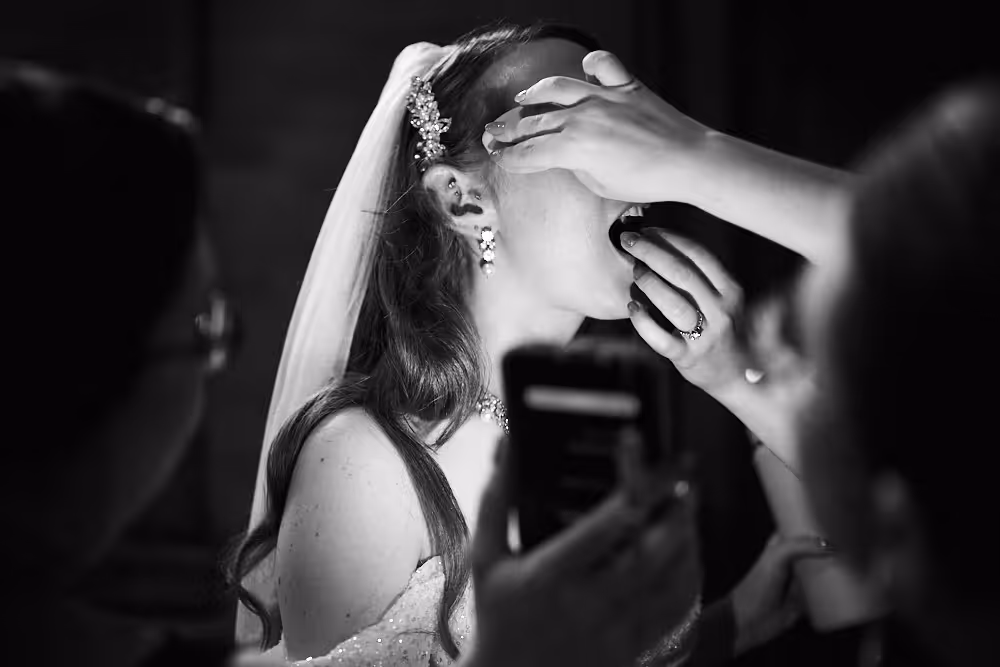 Vreugde en lol tijdens bruiloftfeest