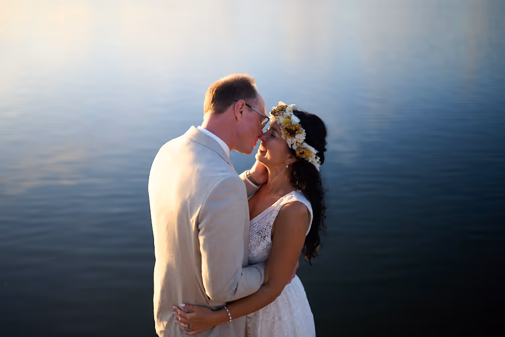 Vreugde en lol tijdens bruiloftfeest