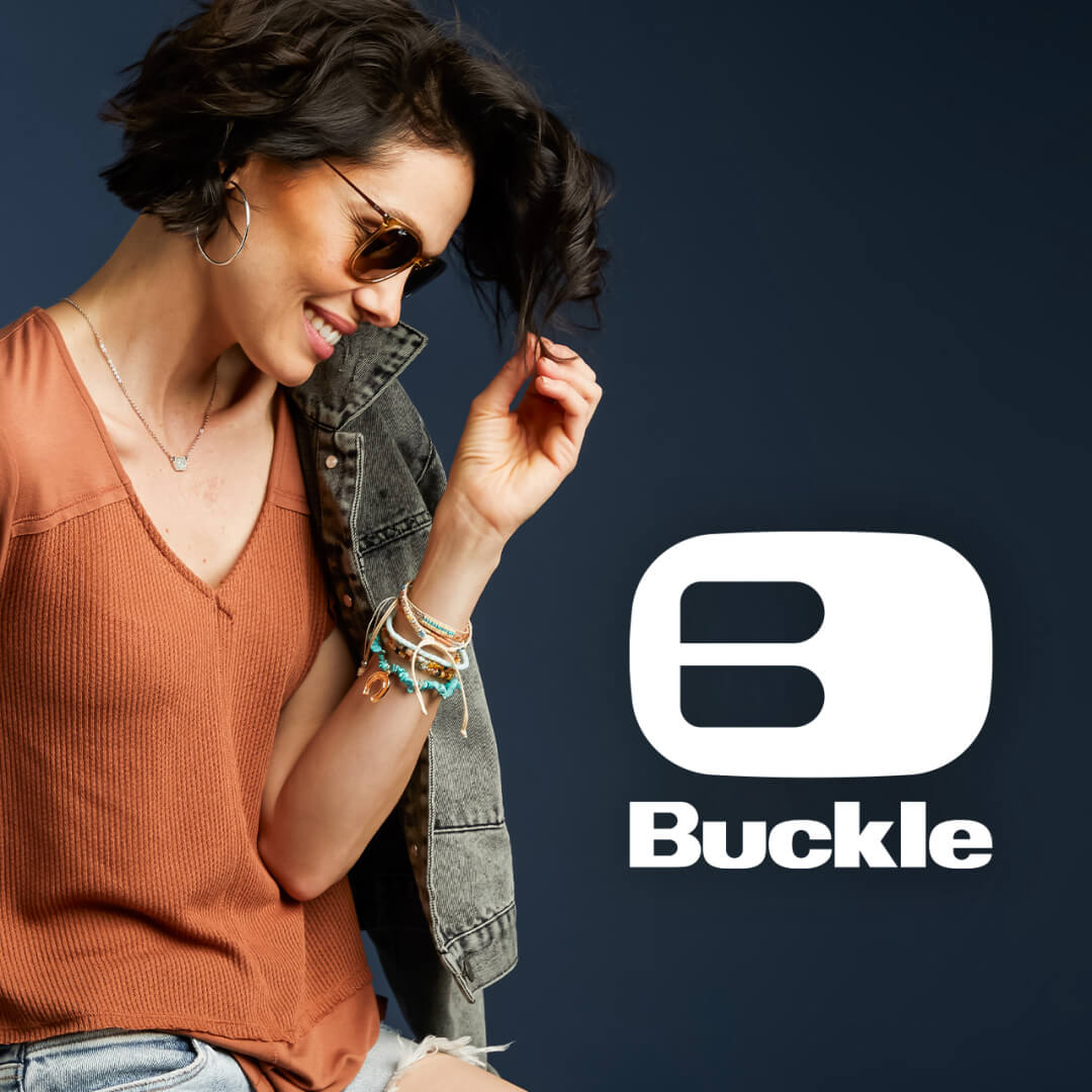 Woman wearing casual Buckle apparel and Ray-Ban sunglasses