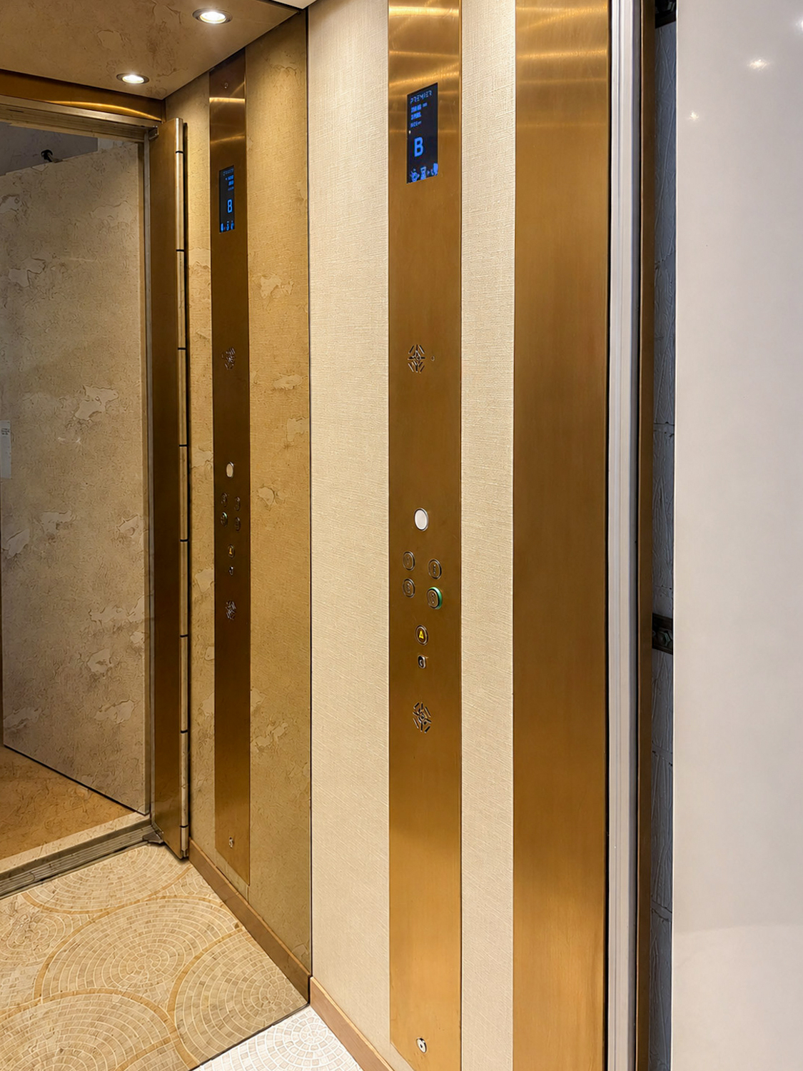 Home lift with Oro Satinato Gold finish and floor-to-ceiling mirror opening into an elegant period townhouse living space.