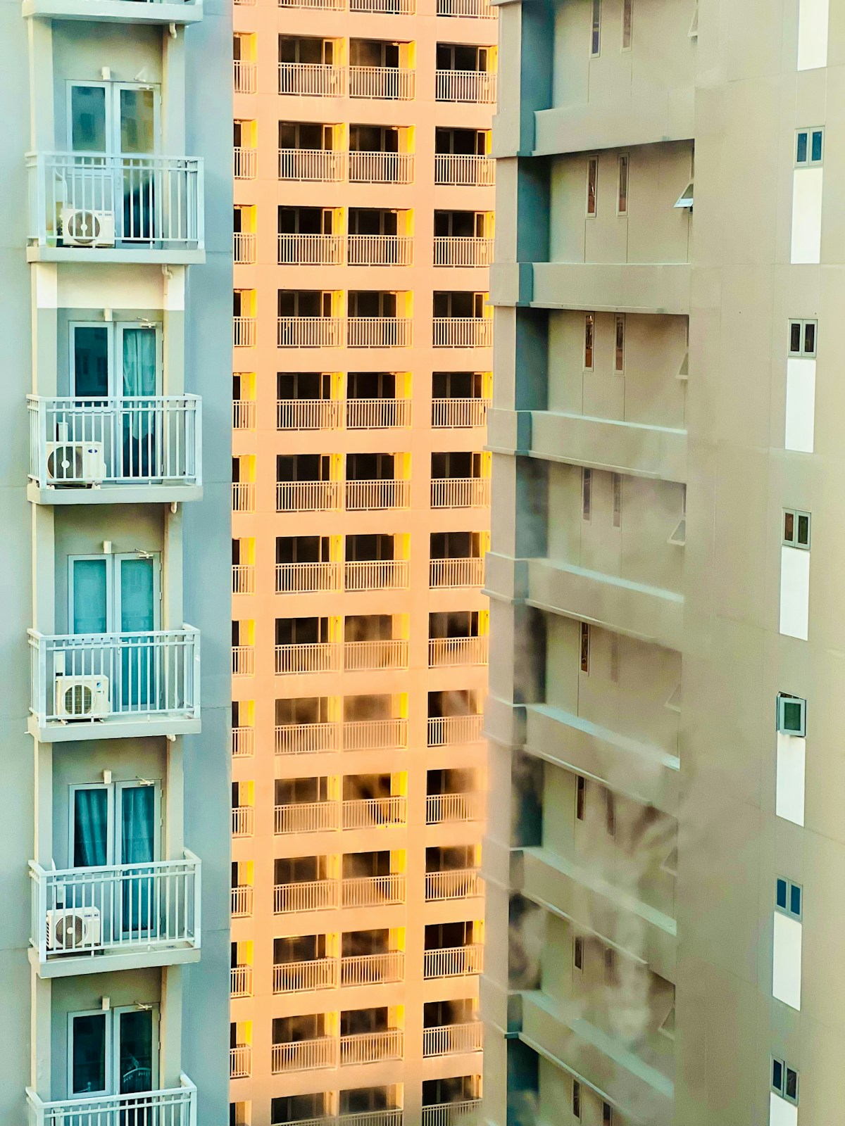 Elevator advertising screen display illustration - The Focus