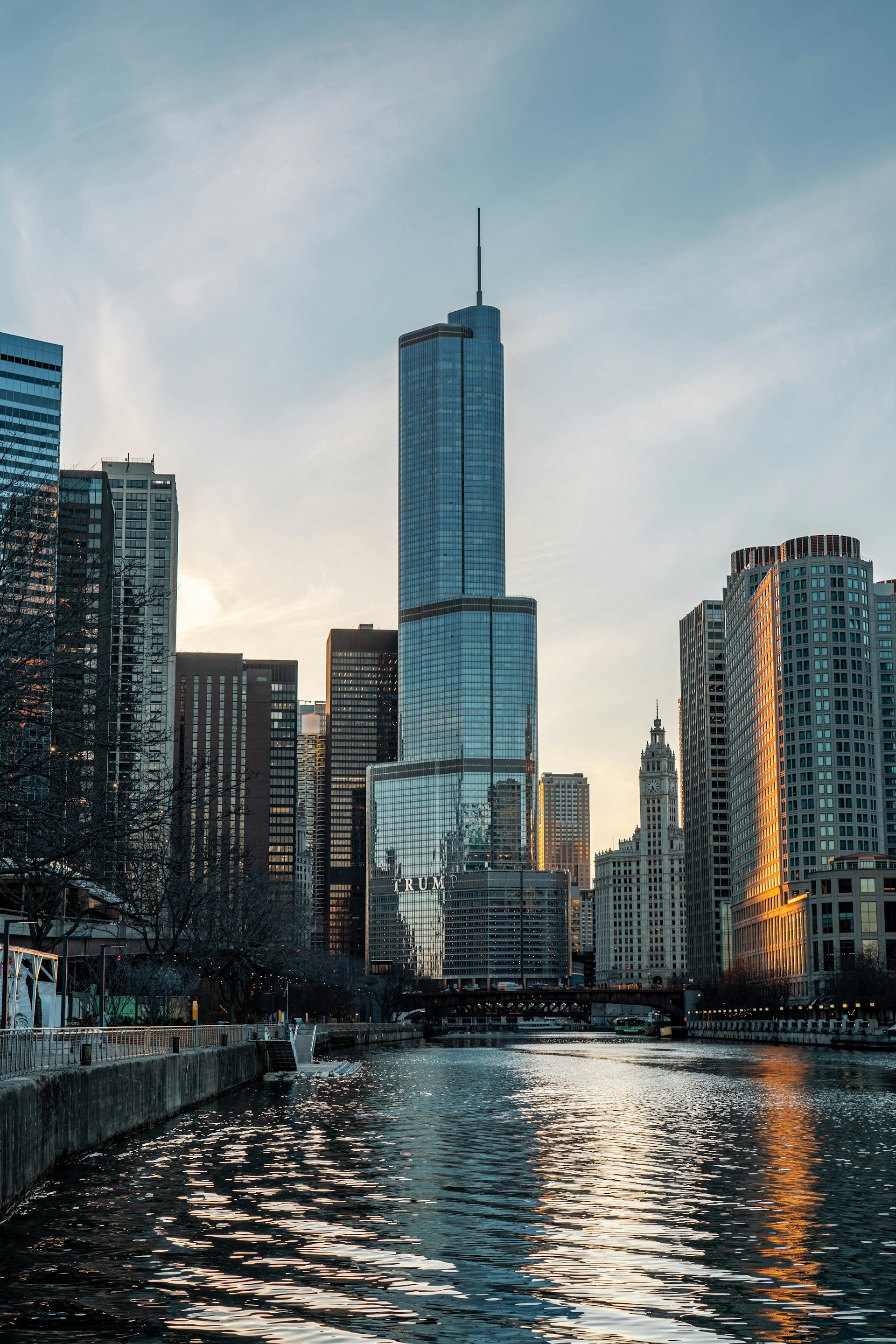 Vertical Impression elevator advertising screen in building lobby
