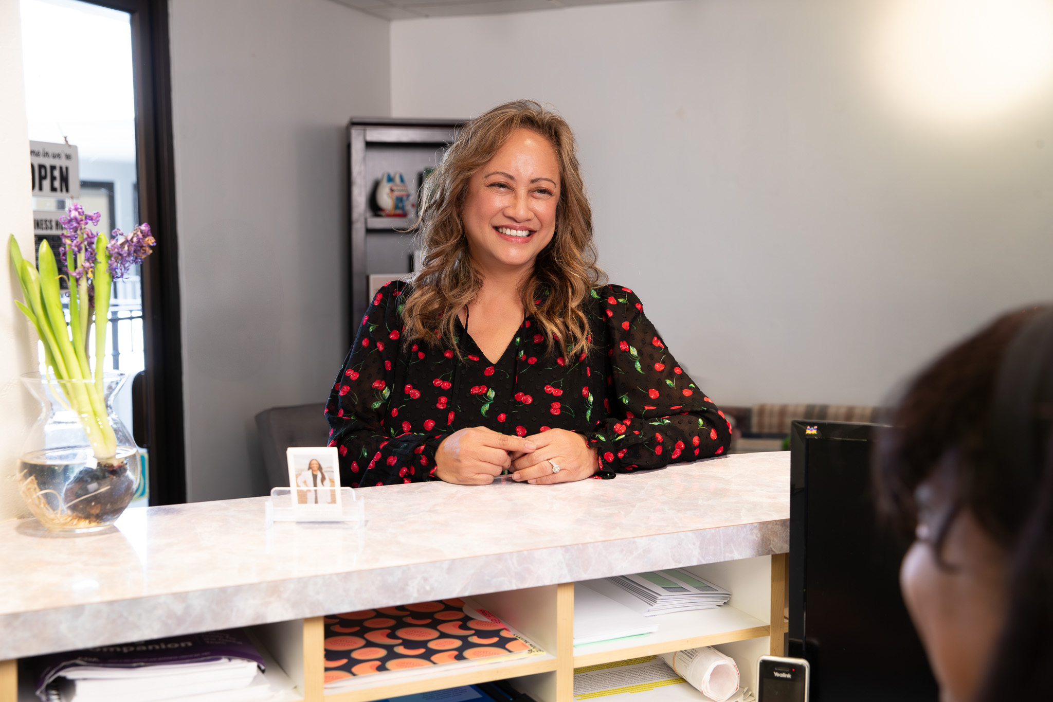 girl using sleep apnea machine