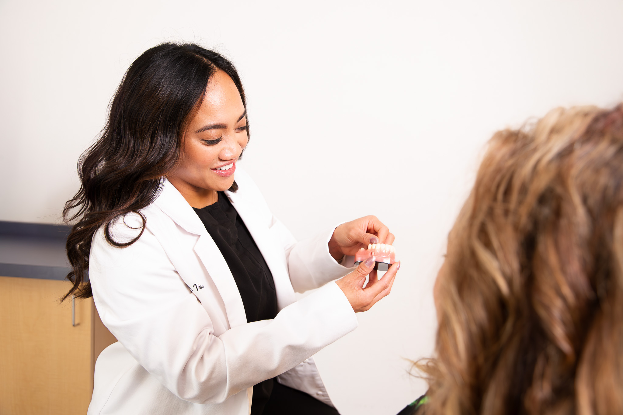 girl using sleep apnea machine