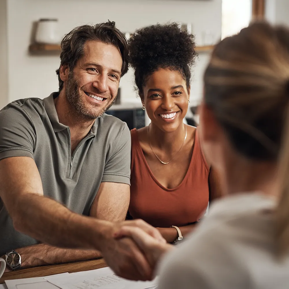 A couple are speaking to an advisor about payment plans for rehab. Our payment plans can make rehab far more accessible for you or your loved ones.