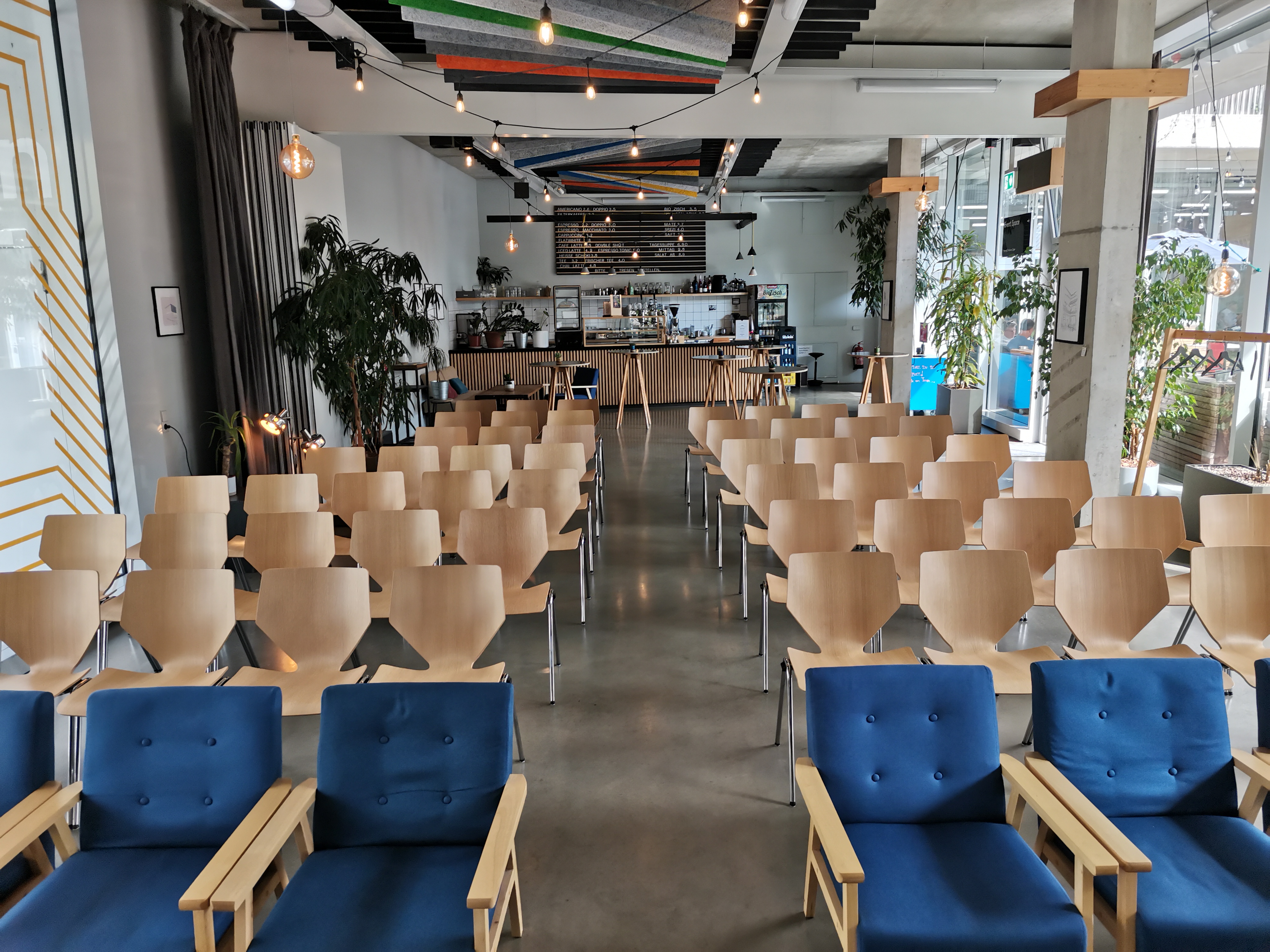 DIY: Reihenbestuhlung für max. 70 PAX