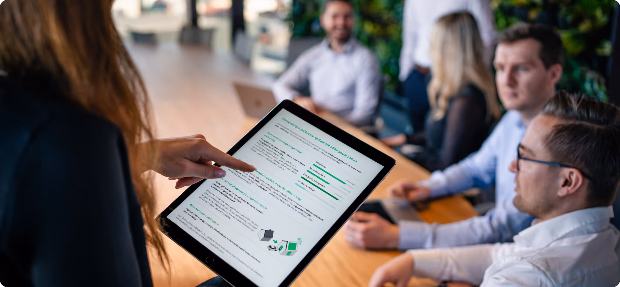 Externí energetik PKV poskytuje organizacím dlouhodobý dohled nad daty, pravidelné reporty, doporučení a strategickou práci s úsporami.Je to způsob, jak dostat energetiku pod kontrolu bez nutnosti nabírat nové lidi.