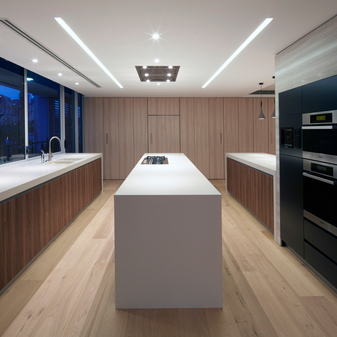 Quiet luxury, perfected. ✨

For this waterfront Parker Residence in Woolloomooloo, The Quinlan Group designed a flexible entertaining hub—pu