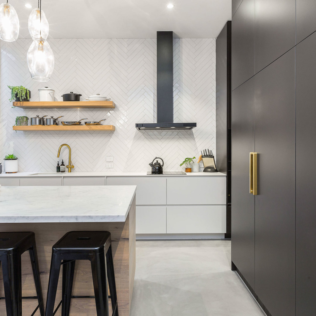 Meet your new kitchen hero – the Schweigen Silent DS3326B-9S. 🖤✨

This 900mm black wallmount rangehood pairs bold design with Silent, power