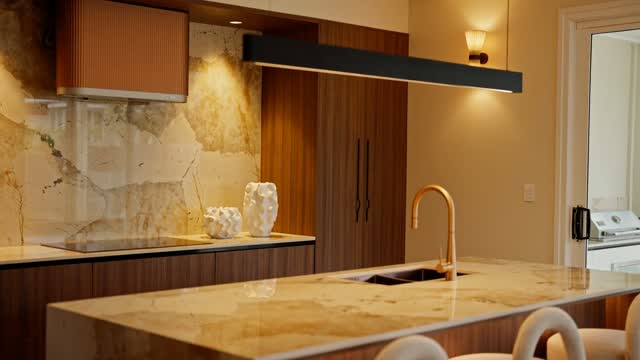 A copper moment in Kedron. ✨

The Schweigen Design Aura in Copper takes centre stage in this inviting kitchen, pairing its sculptural curves