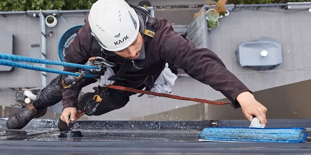 High-rise cleaner using squeegee