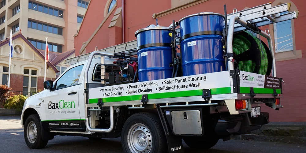 Gutter cleaning vehicle