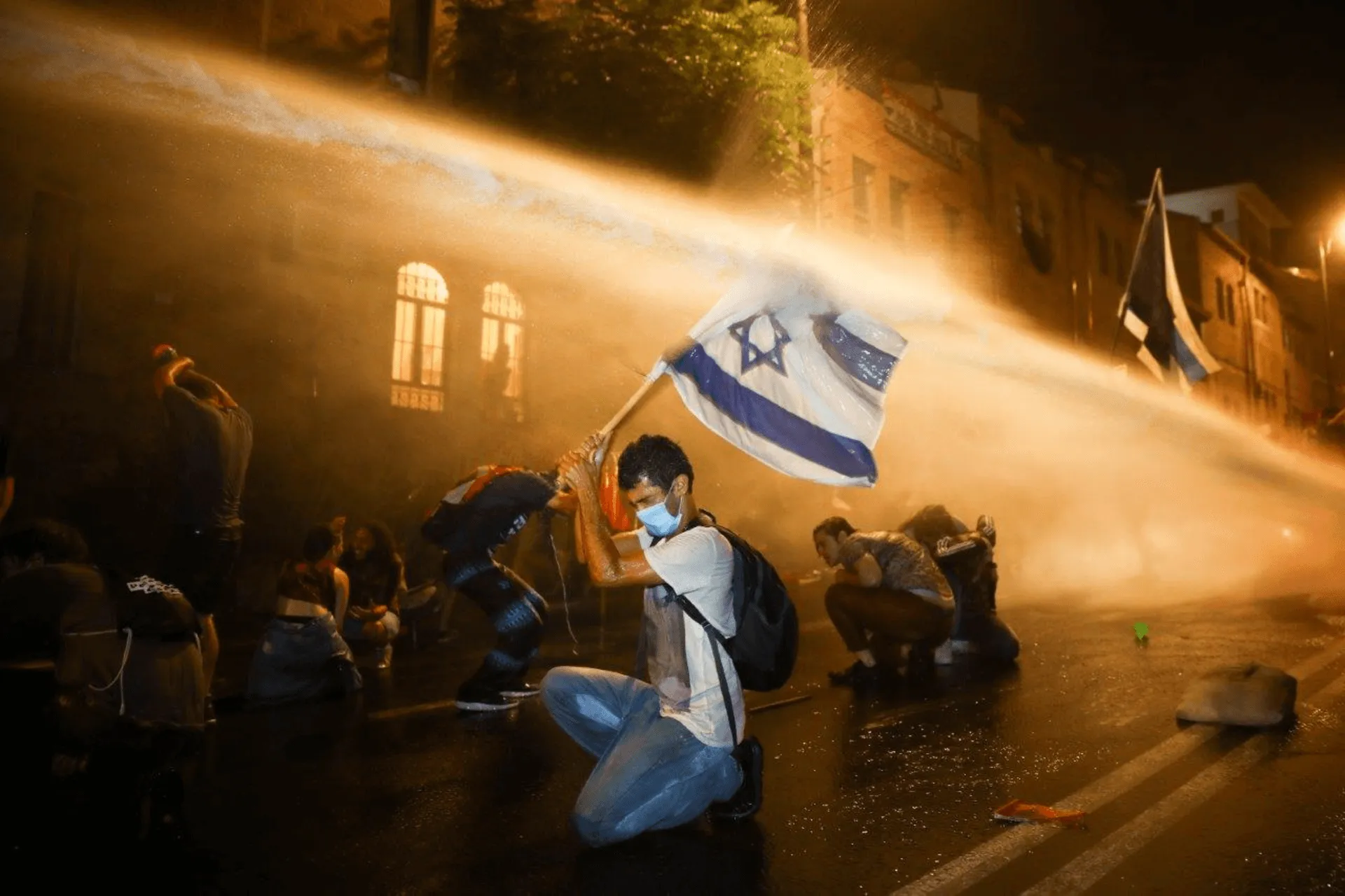 התצלום של עודד בלילטי שזכה בפרס תמונת השנה. צילום: Oded Balilty/AP