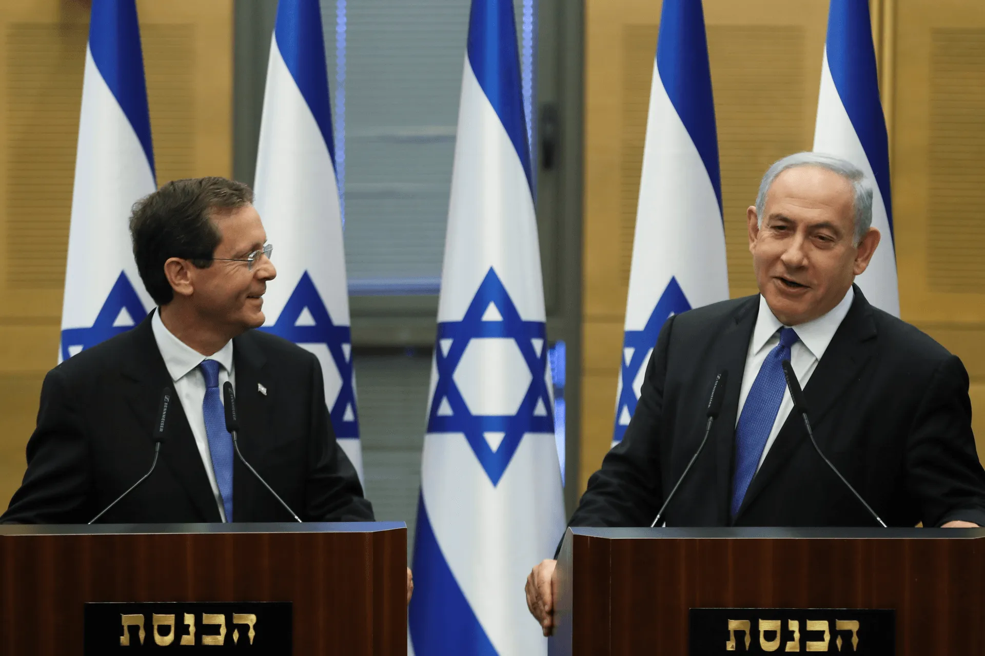 נתניהו והרצוג השבוע בכנסת לאחר בחירת הרצוג לנשיא. צילום: רויטרס