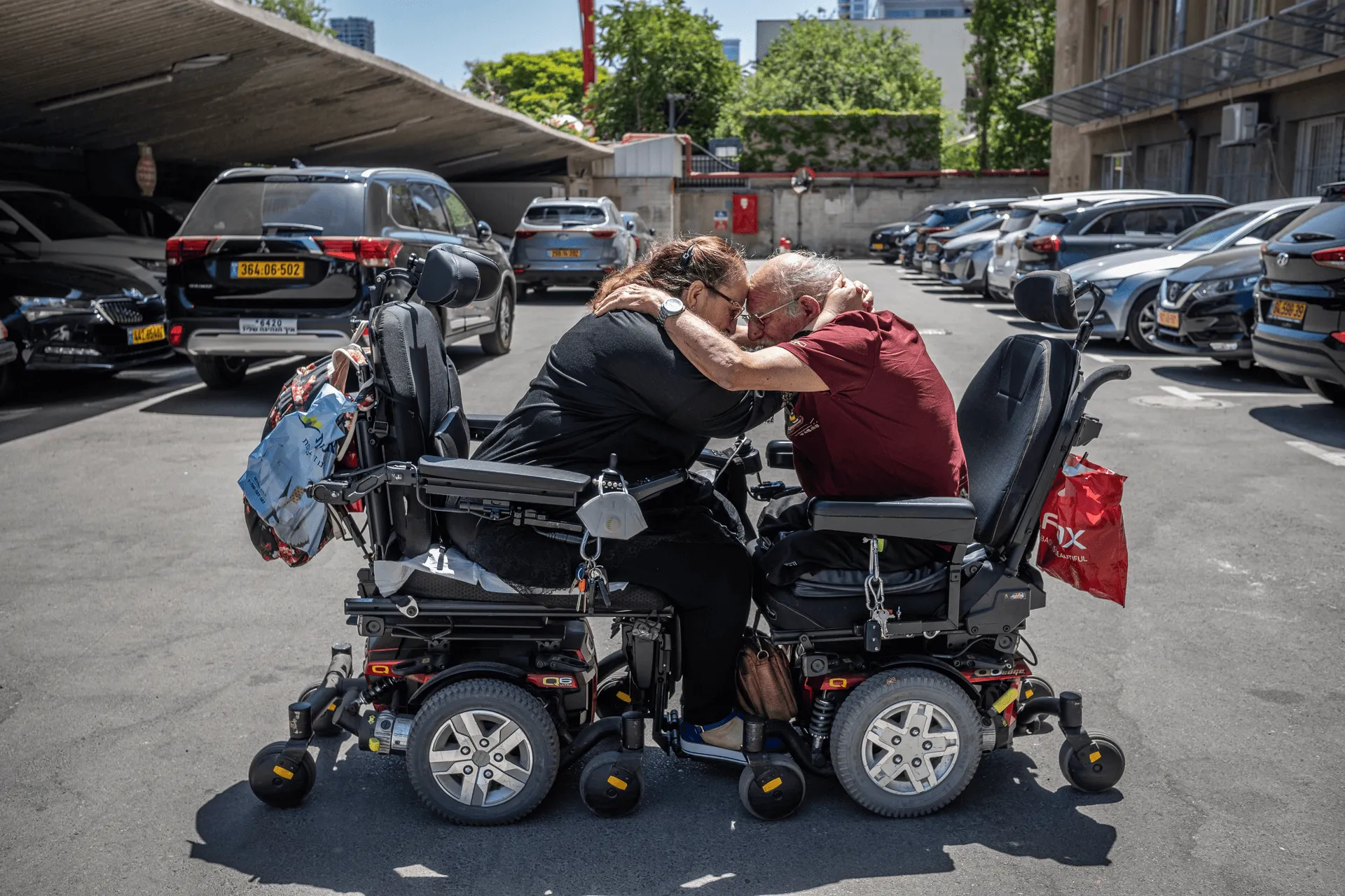 נעמי מורביה ובן זוגה נסים. צילום: ביא בר קלוש