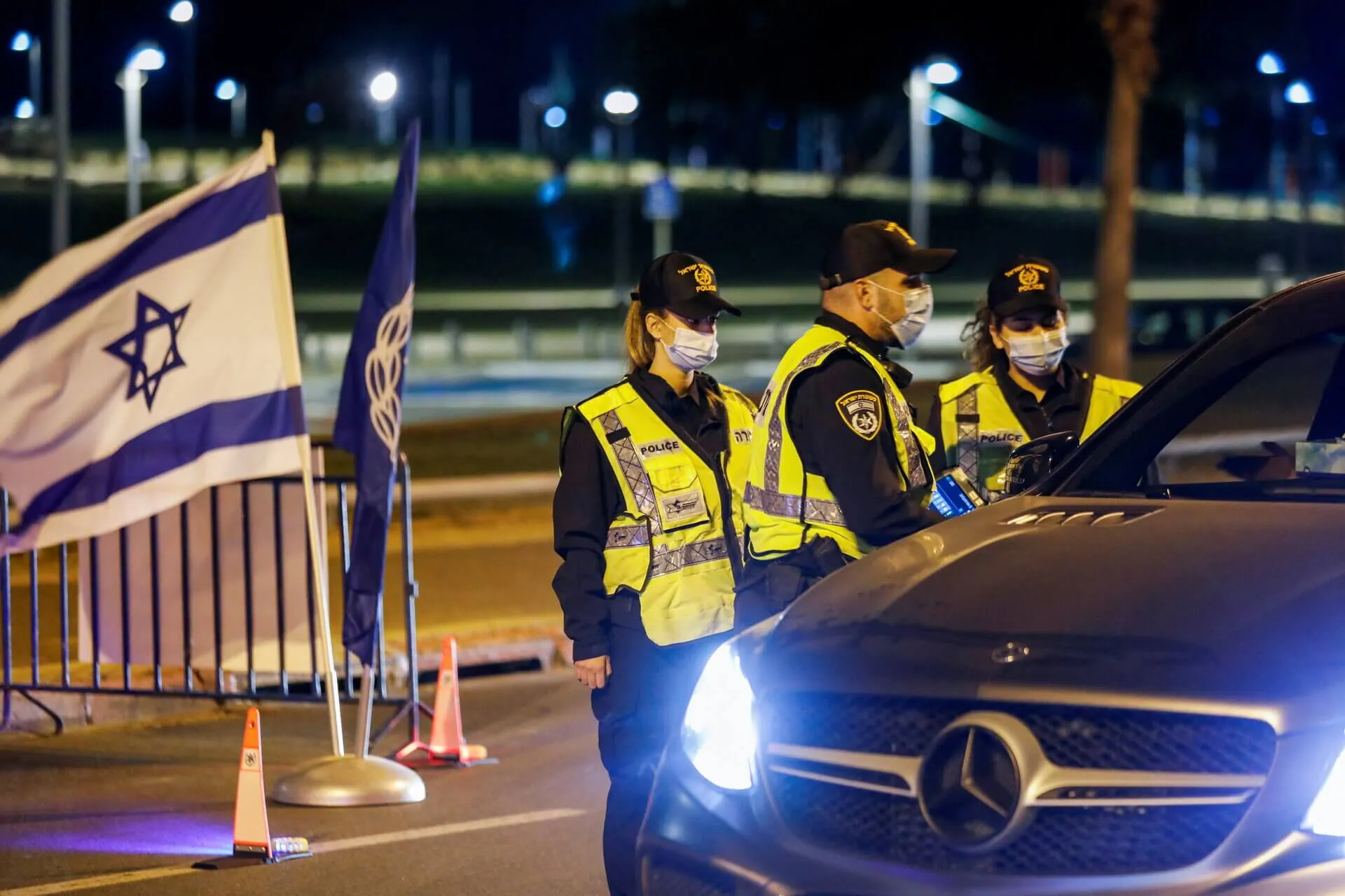 מחסום משטרתי בתקופת הסגר השלישי, דצמבר 2020. צילום: רויטרס