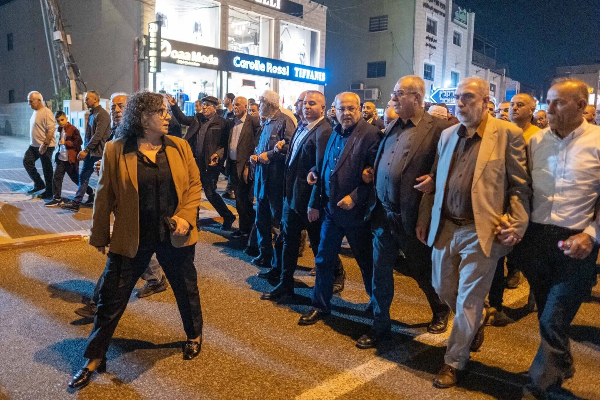 חברי הכנסת טיבי, תומא סלימאן ואחרים בהפגנה בסכנין לאחר הפרעות בחווארה. צילום: פאדי אמון