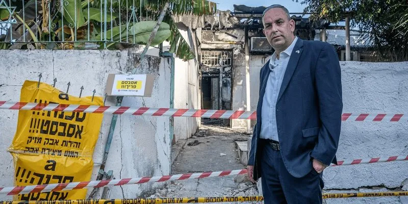 ראש העיר לוד לתושב שירו על ביתו: "אם אתה לא עוזב הלילה, מחר אני מוציא צו הריסה"