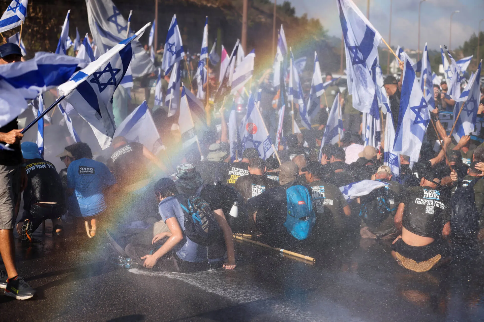 מפגינים נגד ההפיכה המשפטית חוסמים את כביש 1. צילום: רויטרס, 11.7.23