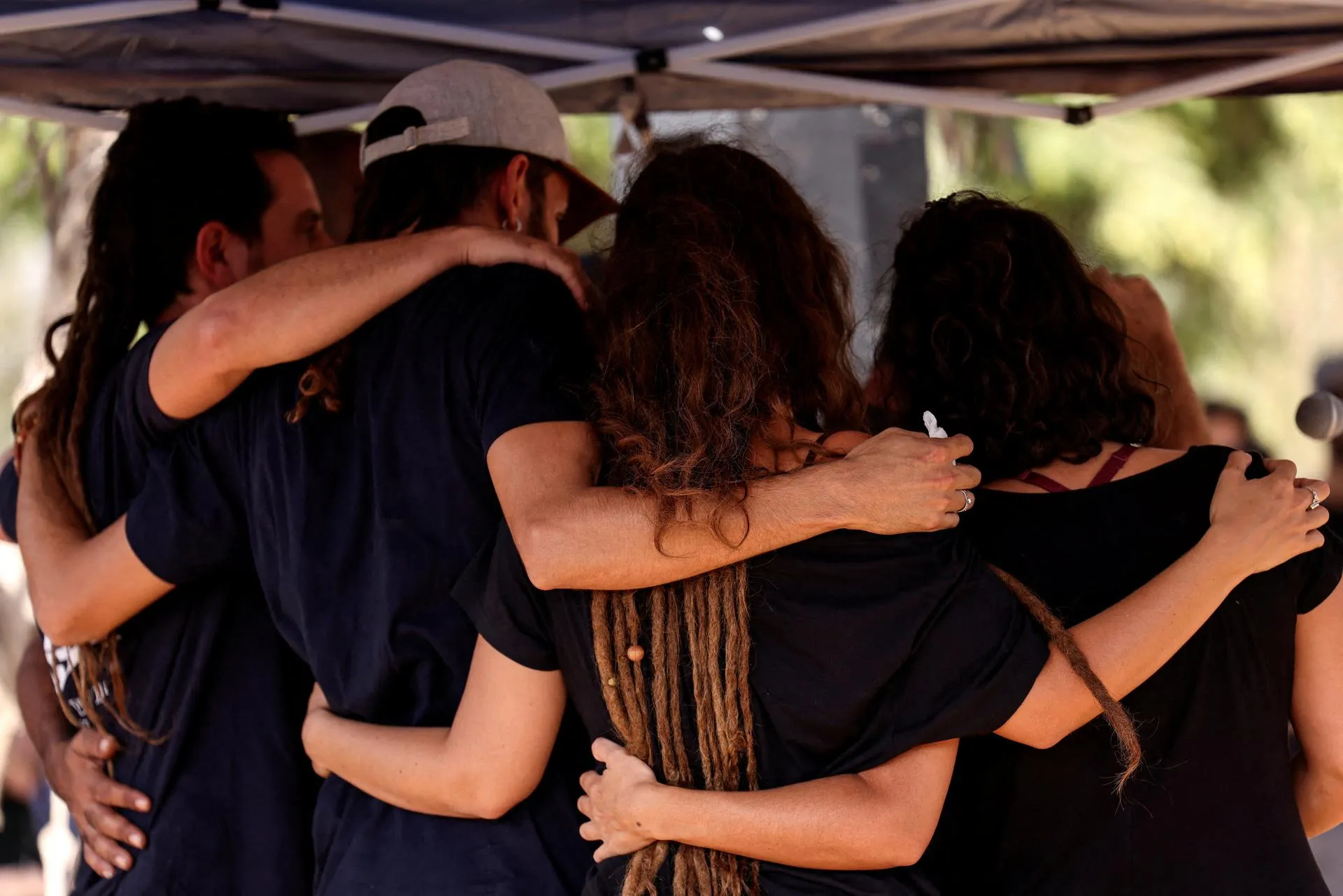 הלוויה בקיבוץ רביבים. צילום: רויטרס