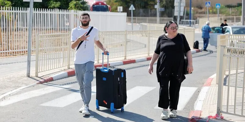 מפוני העיר ומפוני הכפר: הפערים בין מי שפונו כקהילה מגובשת ובין מי שנשארו לבד