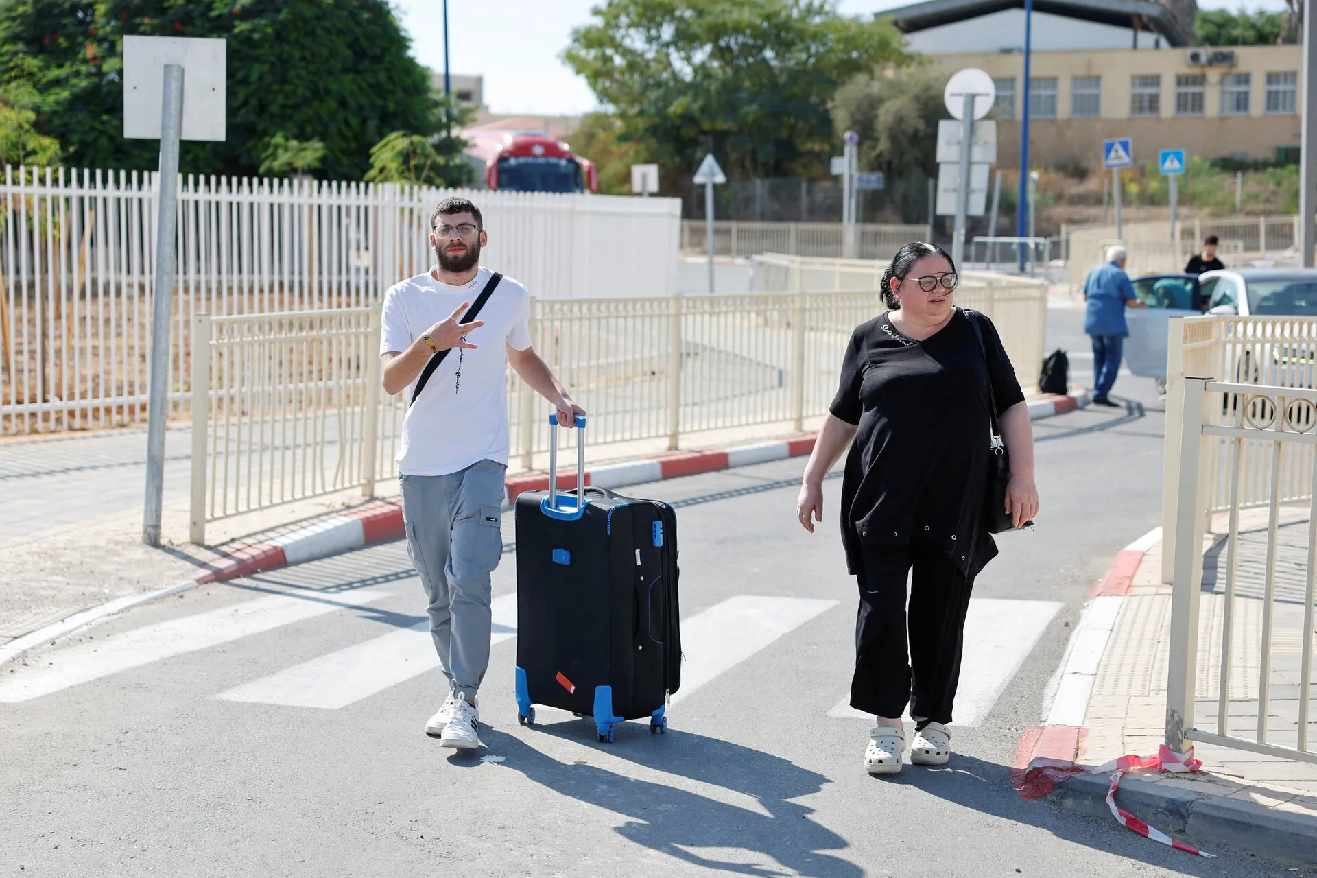 תושבים מתפנים משדרות. למצולמים אין קשר לכתבה. צילום: רויטרס