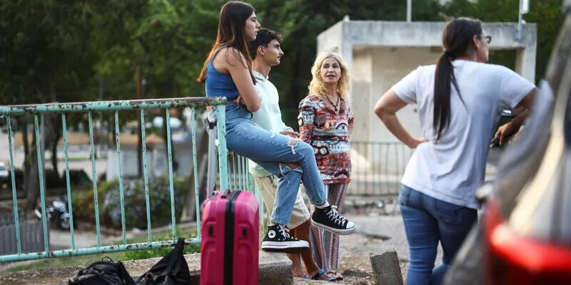 הנפגעים השקופים של המלחמה: אלפי ילדים במתקני קליטה ונשים שפוטרו בהיתר מיוחד