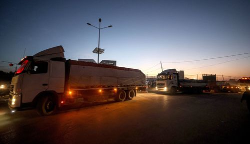 משאית סיוע הומניטרי בכניסה לעזה. צילום: רויטרס