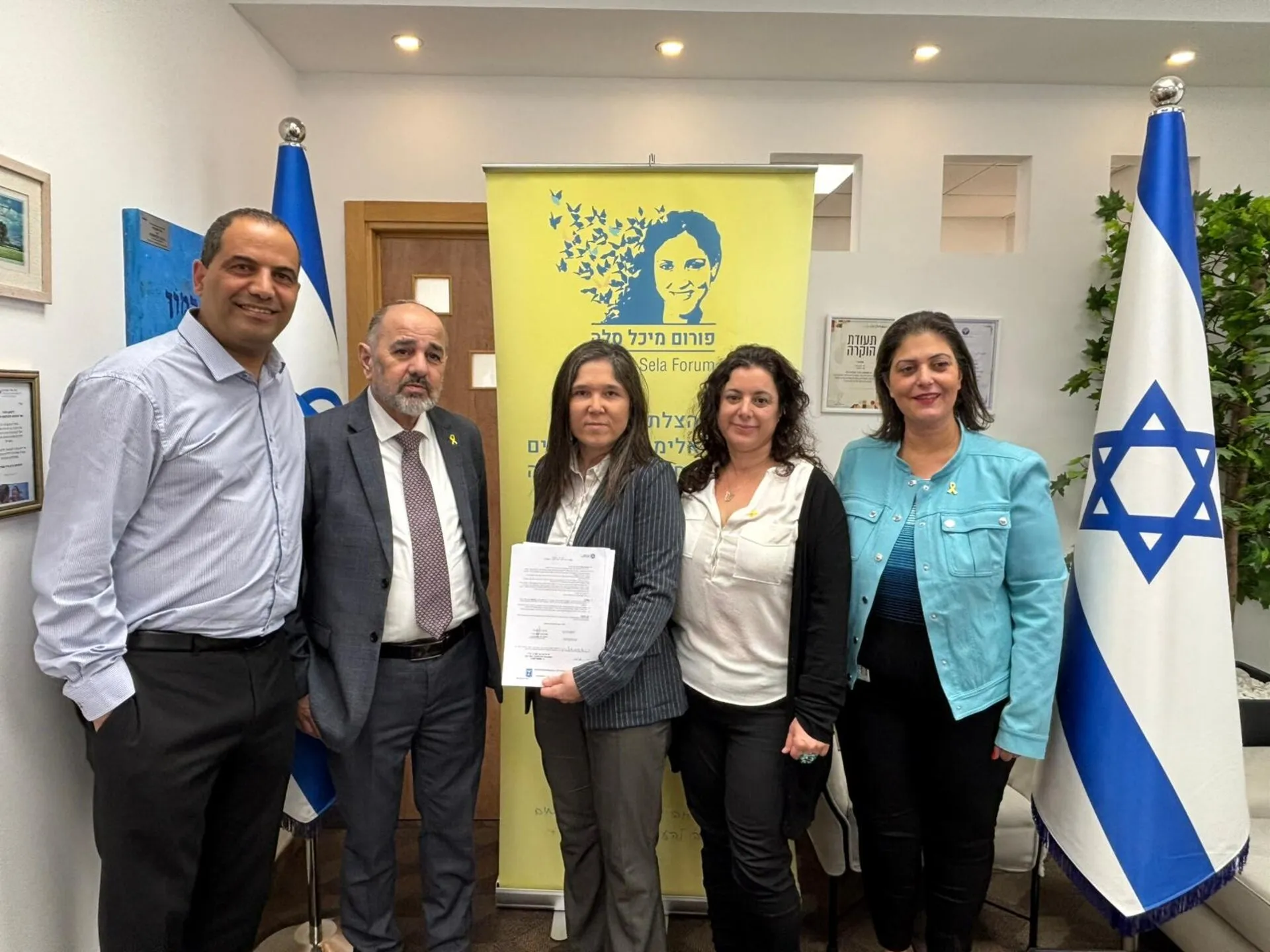 Lili Ben Ami, CEO of Michal Sela Forum (center) with Minister Yaakov Margi. Photo: Spokesperson of the Ministry of Social Affairs