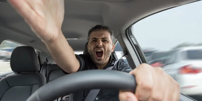 לא רק הקטל בדרכים בשיאו: אין כמעט ישראלי שלא חווה בריונות בכבישים - ואיפה המשטרה?