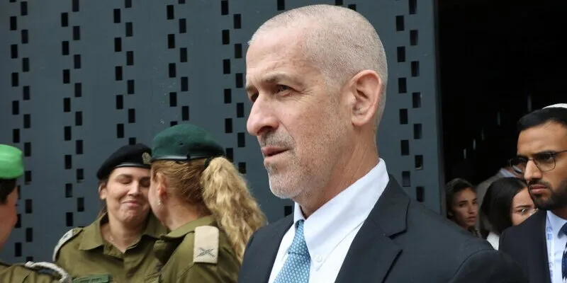 "במשטר סמכותני, העמוד הראשון בספר ההנחיות הוא שליטה בשירות הביטחון"